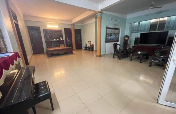 Cho thuê toà nhà 3 tầng 1 hầm, mỗi sàn diện tich 500m, mặt tiền 20m