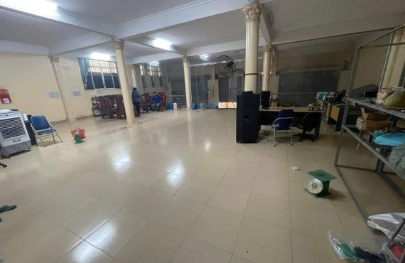 Cho thuê toà nhà 3 tầng 1 hầm, mỗi sàn diện tich 500m, mặt tiền 20m