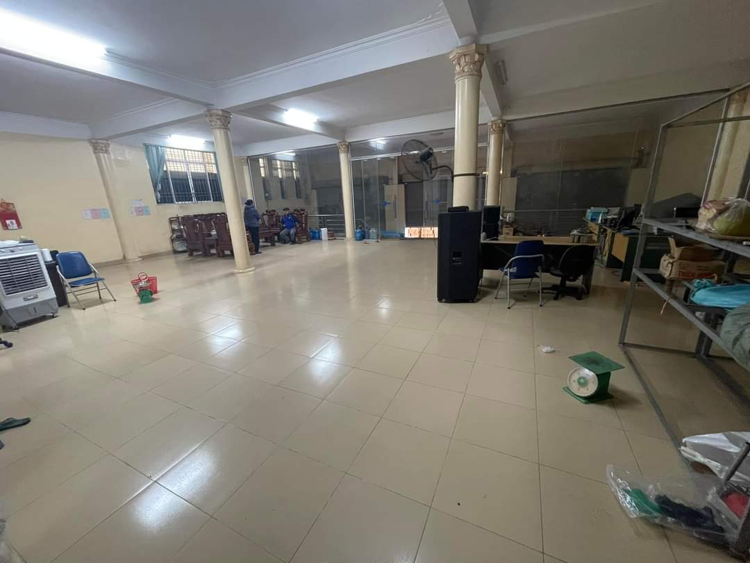 Cho thuê toà nhà 3 tầng 1 hầm, mỗi sàn diện tich 500m, mặt tiền 20m0