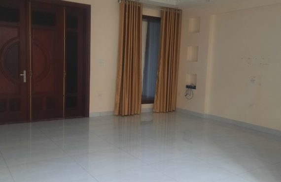 Cho thuê toà nhà 3 tầng 1 hầm, mỗi sàn diện tich 500m, mặt tiền 20m